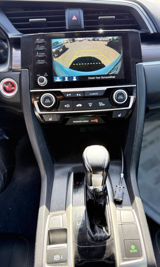 Honda Civic Sedan Vehicle Full-screen Gallery Image 11