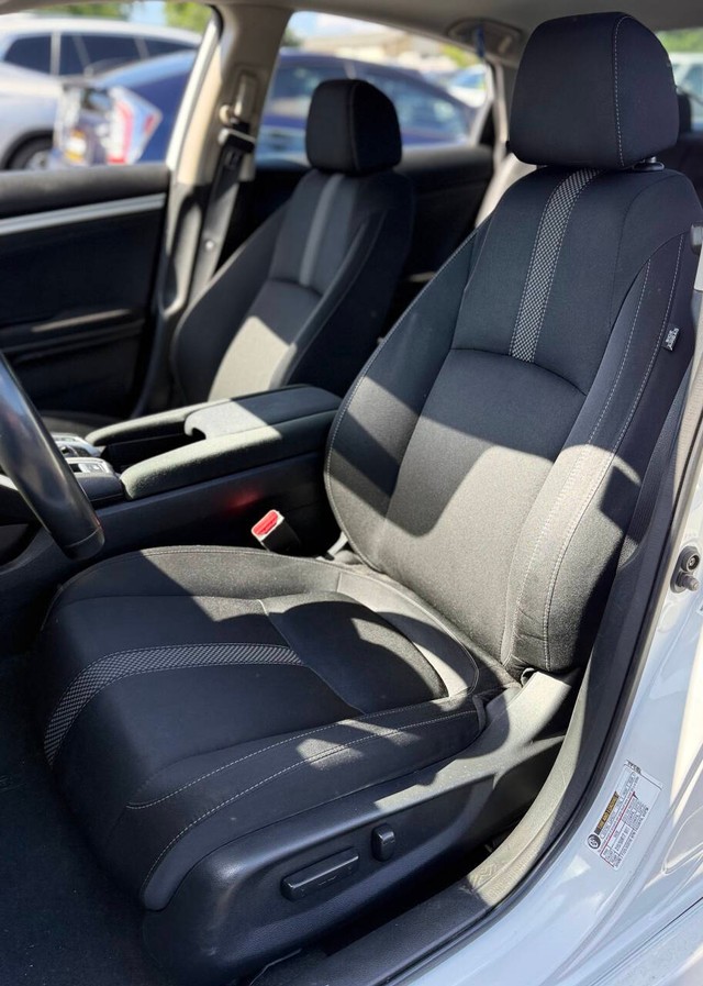 Honda Civic Sedan Vehicle Full-screen Gallery Image 12