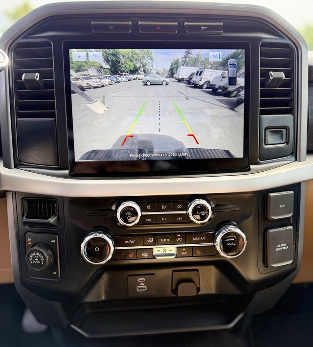 Ford F-150 Vehicle Full-screen Gallery Image 10