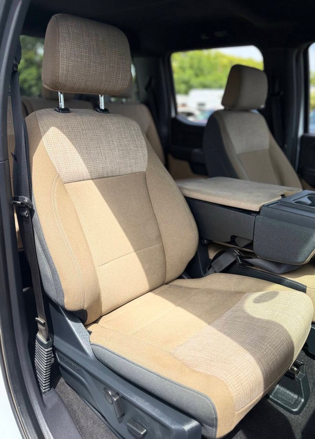 Ford F-150 Vehicle Full-screen Gallery Image 13