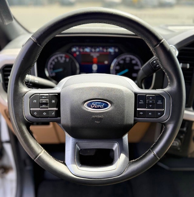 Ford F-150 Vehicle Full-screen Gallery Image 16