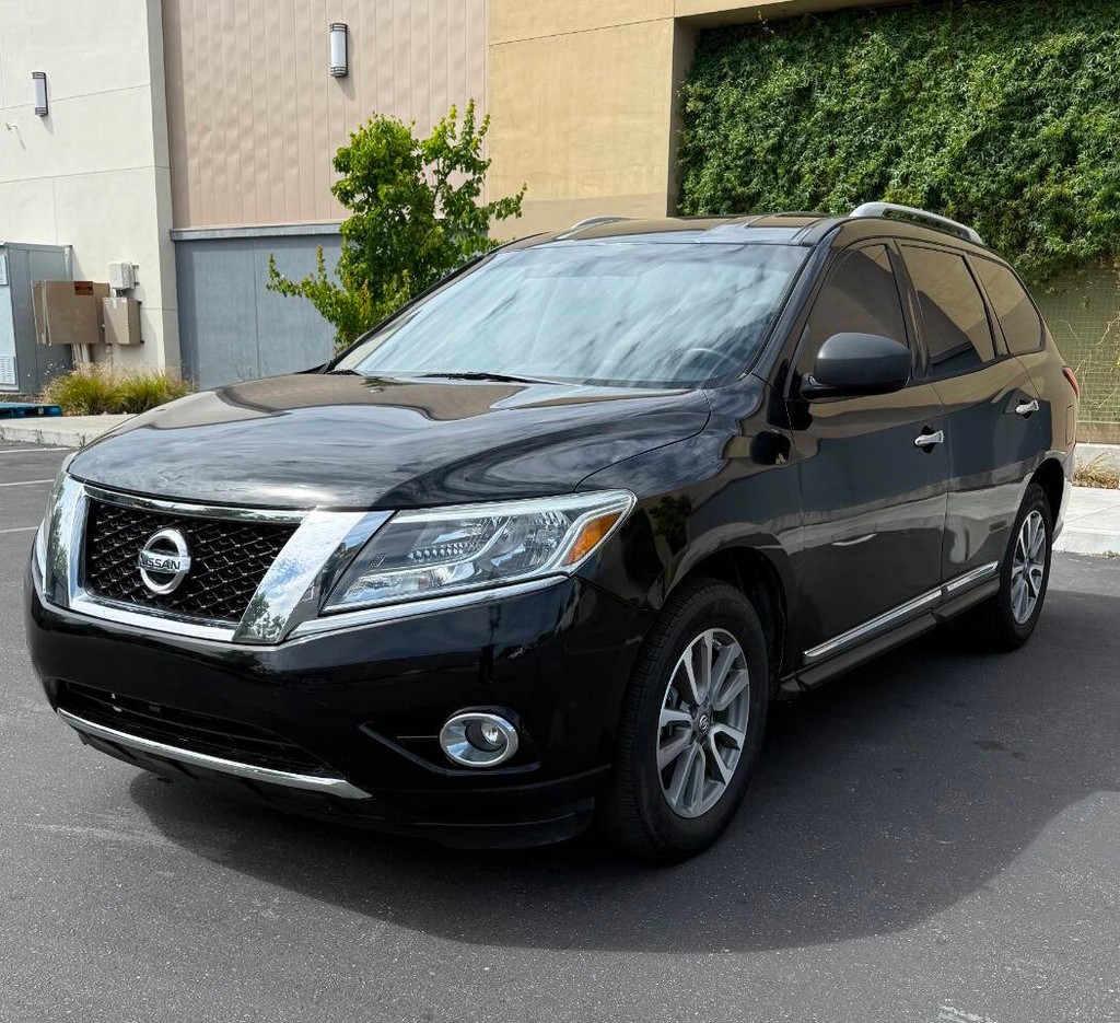 Nissan Pathfinder Vehicle Full-screen Gallery Image 02