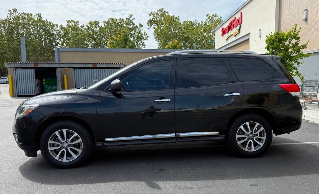 Nissan Pathfinder Vehicle Full-screen Gallery Image 06