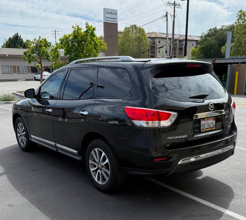 Nissan Pathfinder Vehicle Full-screen Gallery Image 07