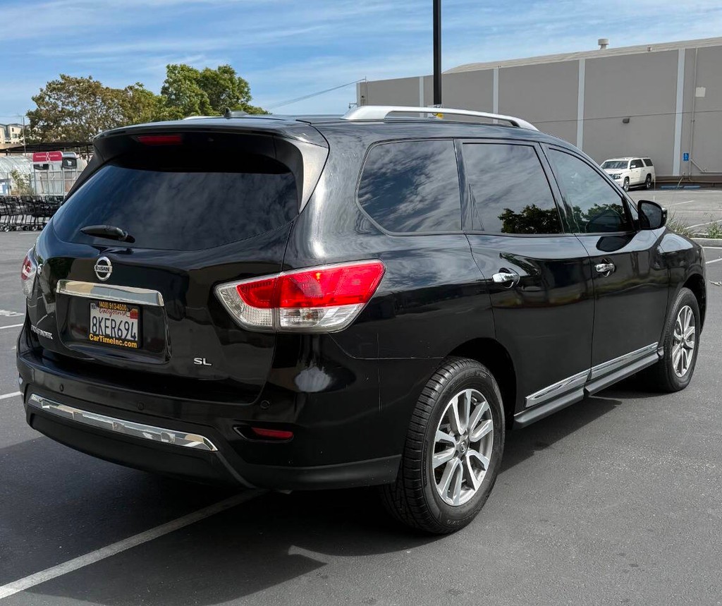 Nissan Pathfinder Vehicle Full-screen Gallery Image 09