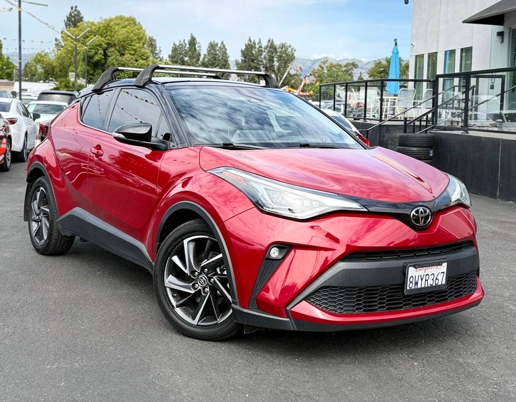 Toyota C-HR Vehicle Full-screen Gallery Image 03
