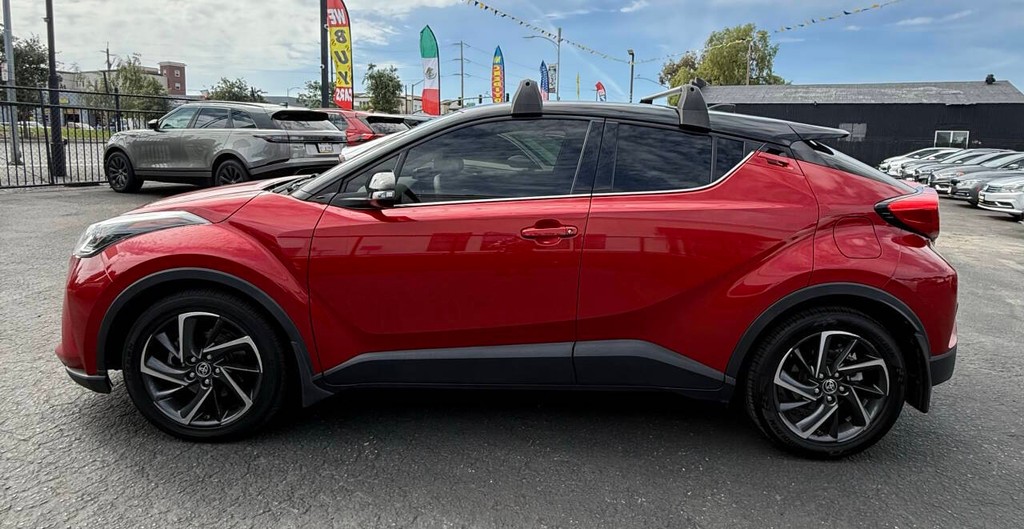 Toyota C-HR Vehicle Full-screen Gallery Image 04