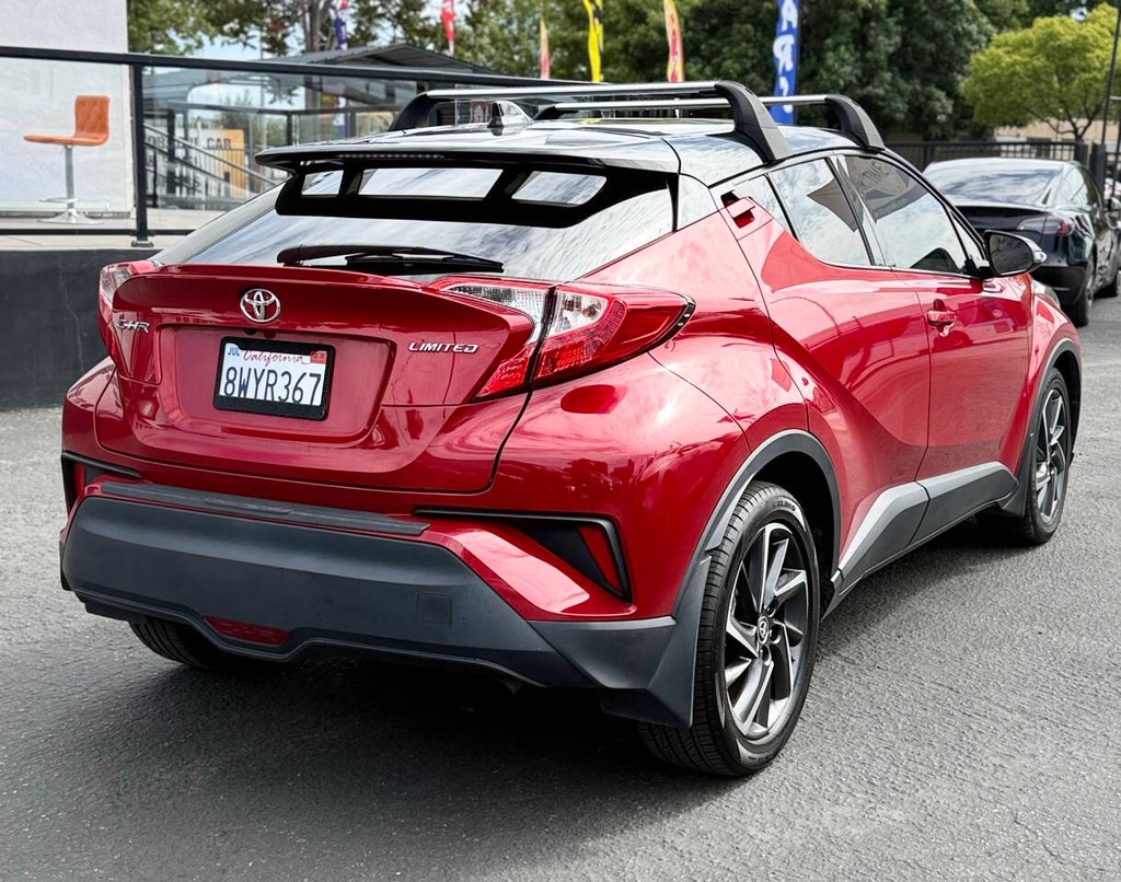 Toyota C-HR Vehicle Full-screen Gallery Image 06