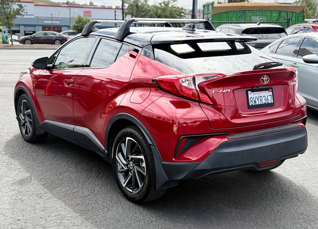 Toyota C-HR Vehicle Full-screen Gallery Image 08