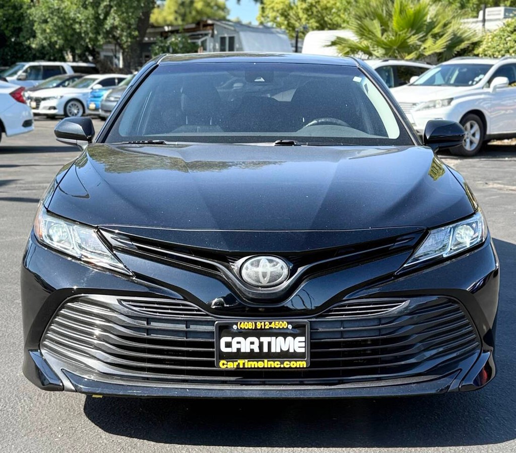 Toyota Camry Vehicle Full-screen Gallery Image 03