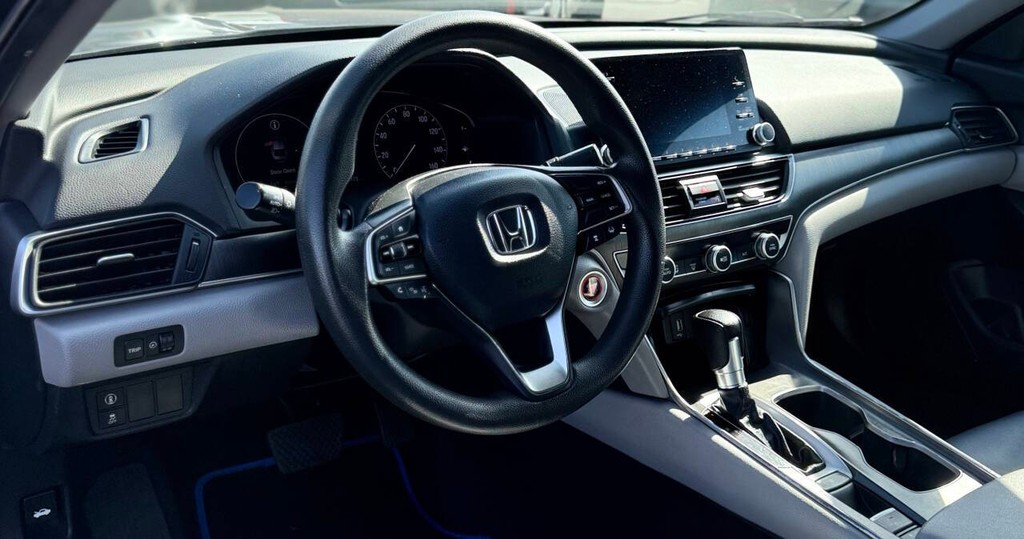 Honda Accord Sedan Vehicle Full-screen Gallery Image 10