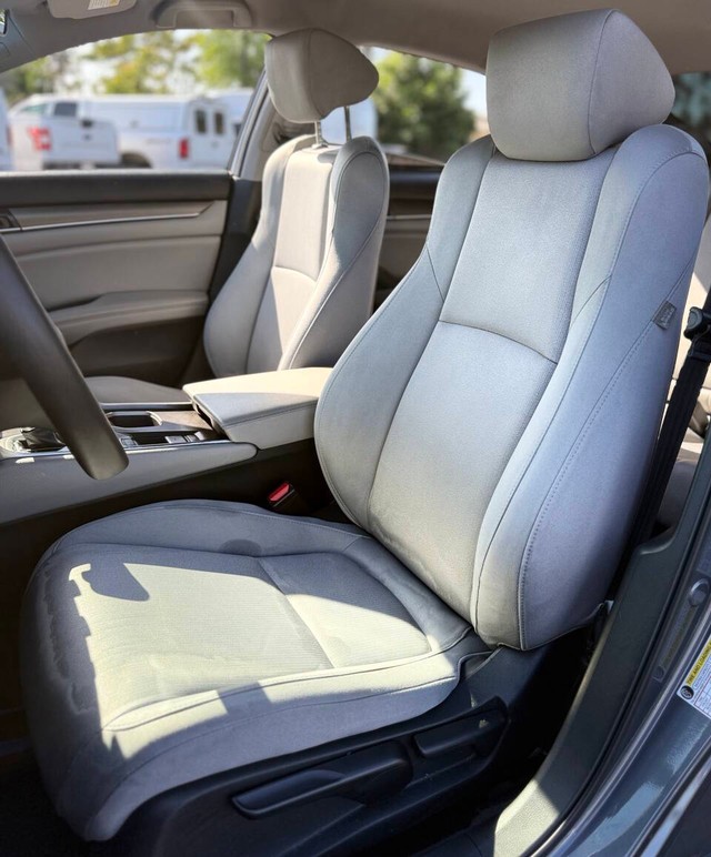 Honda Accord Sedan Vehicle Full-screen Gallery Image 13