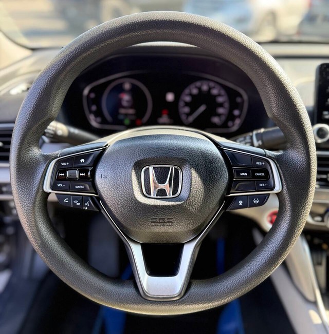 Honda Accord Sedan Vehicle Full-screen Gallery Image 14