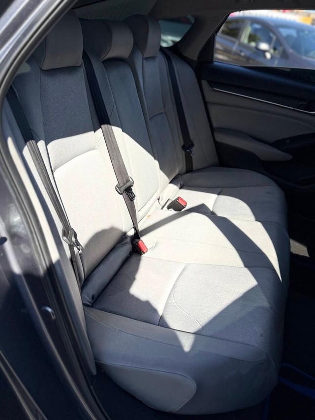 Honda Accord Sedan Vehicle Full-screen Gallery Image 16