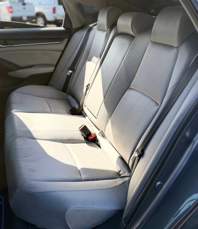 Honda Accord Sedan Vehicle Full-screen Gallery Image 17