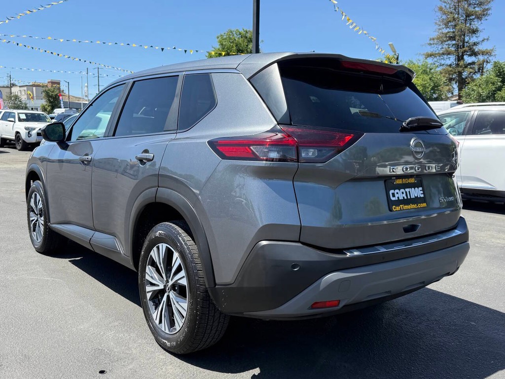 Nissan Rogue Vehicle Full-screen Gallery Image 03