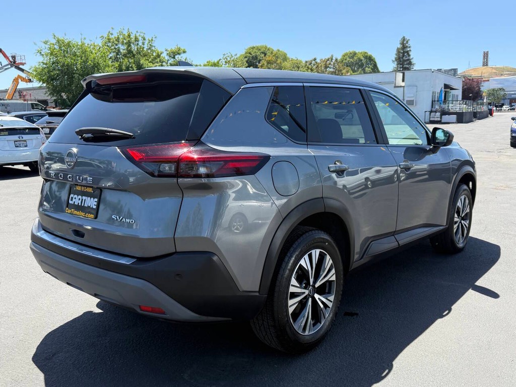 Nissan Rogue Vehicle Full-screen Gallery Image 06