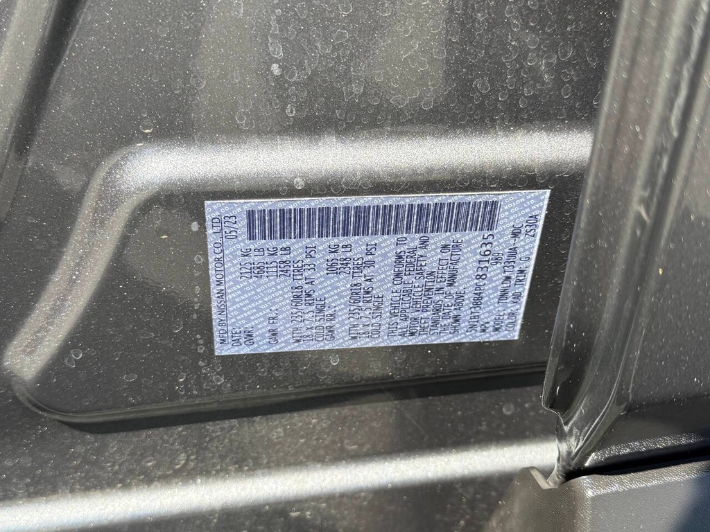 Nissan Rogue Vehicle Full-screen Gallery Image 12