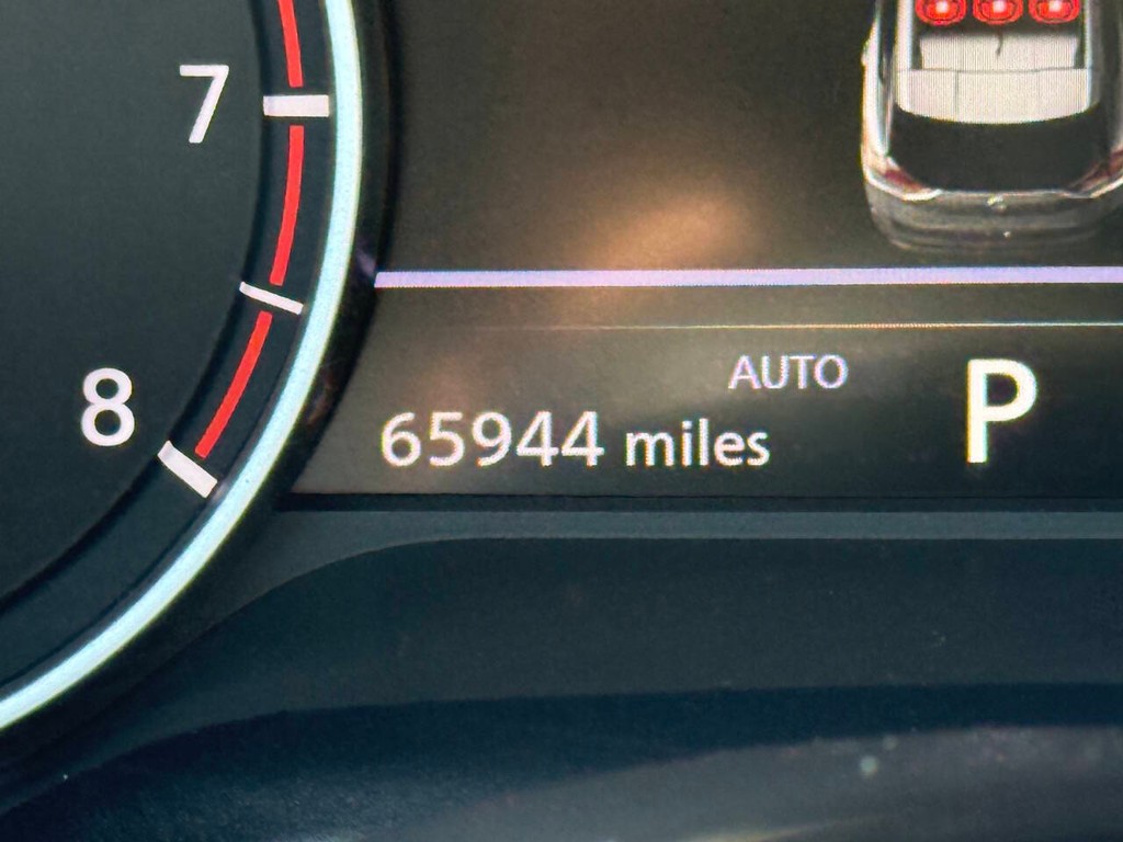 Nissan Rogue Vehicle Full-screen Gallery Image 13