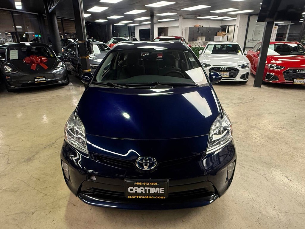 Toyota Prius Vehicle Full-screen Gallery Image 06