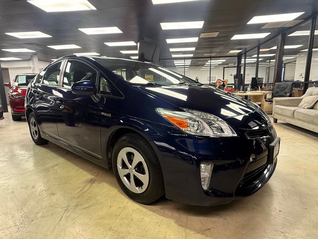 Toyota Prius Vehicle Full-screen Gallery Image 07
