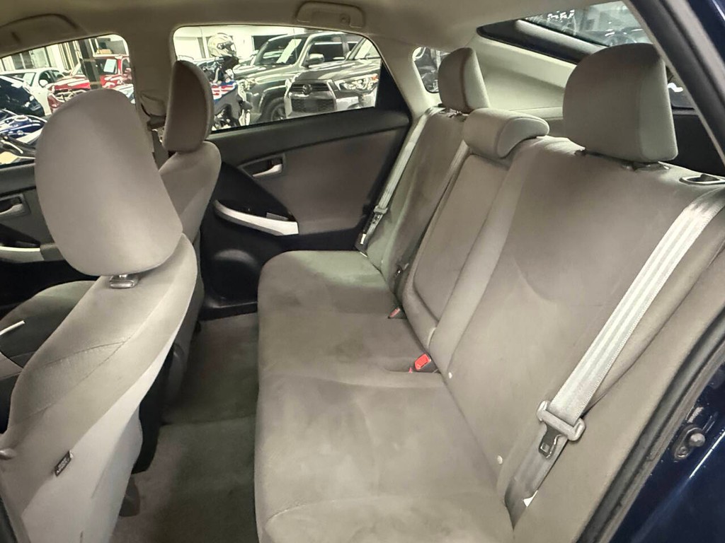 Toyota Prius Vehicle Full-screen Gallery Image 11