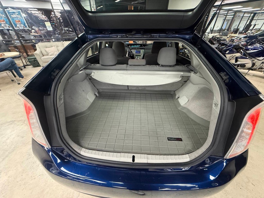 Toyota Prius Vehicle Full-screen Gallery Image 15