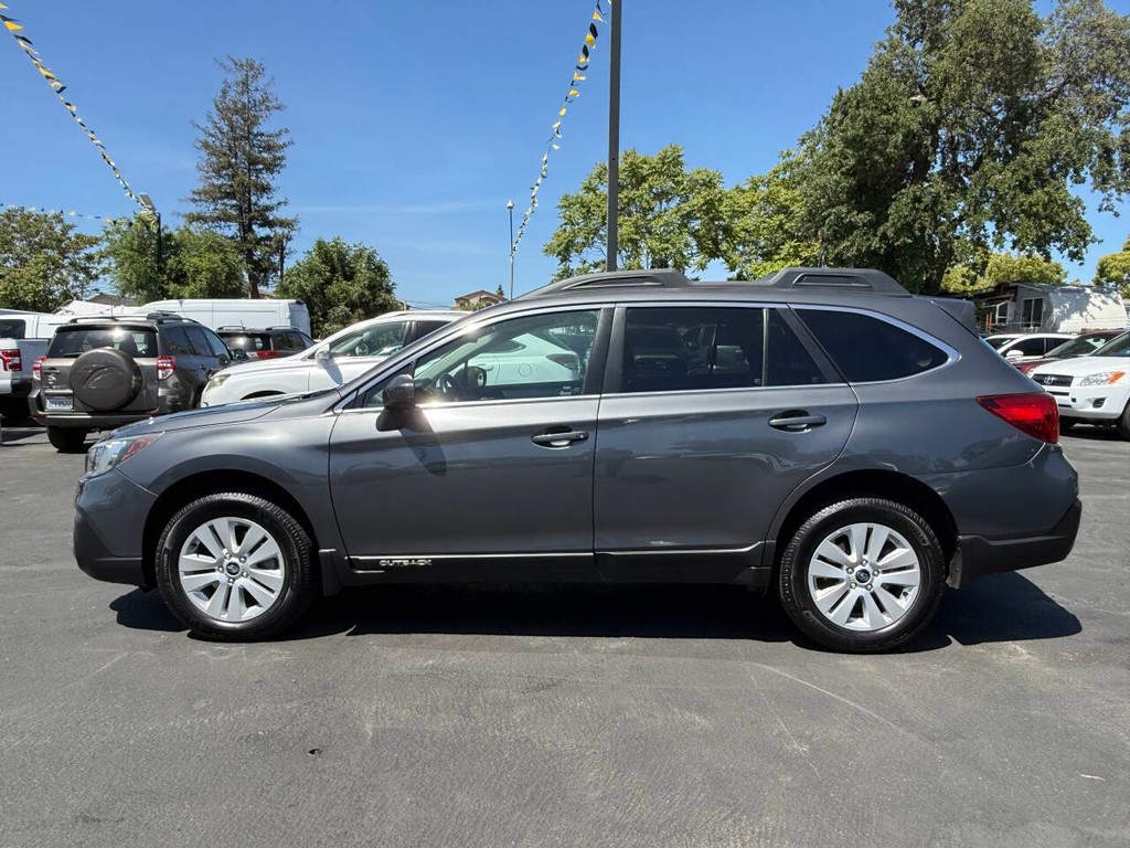 Subaru Outback Vehicle Full-screen Gallery Image 02