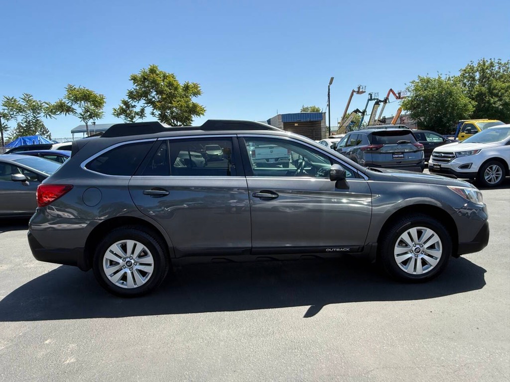 Subaru Outback Vehicle Full-screen Gallery Image 06