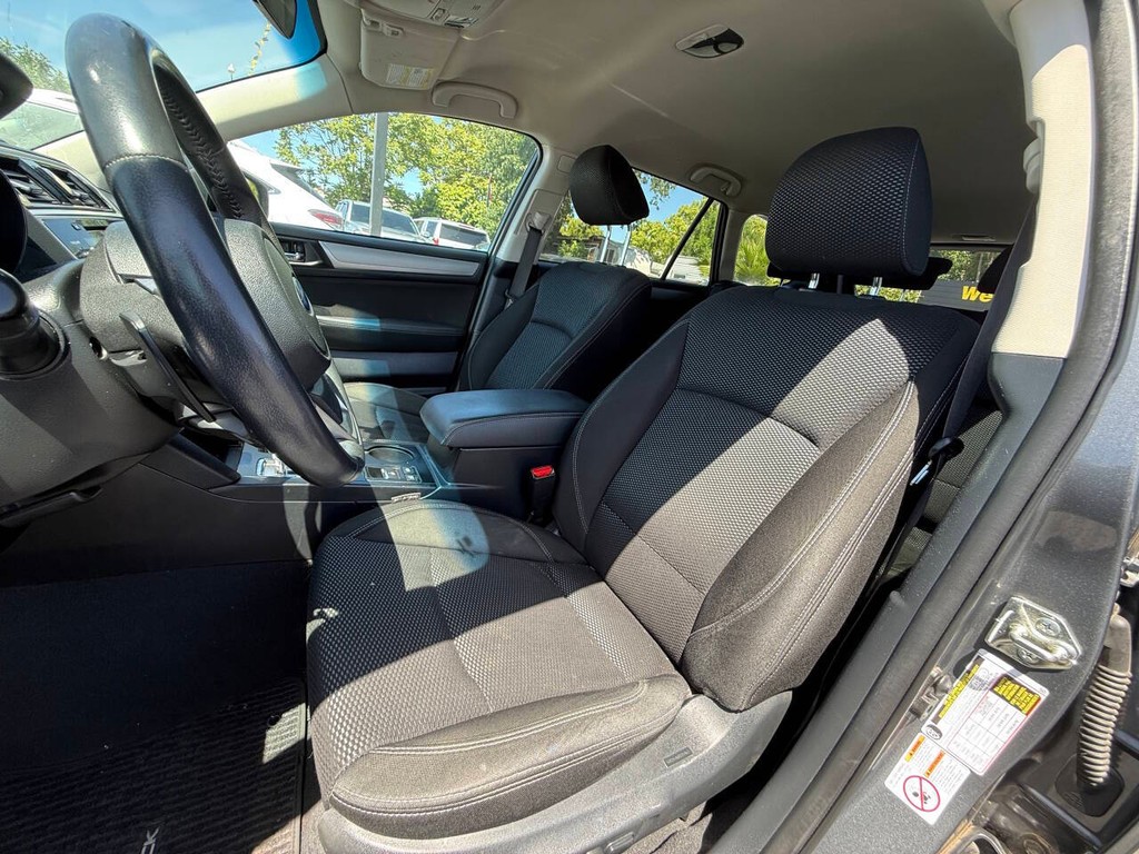 Subaru Outback Vehicle Full-screen Gallery Image 08