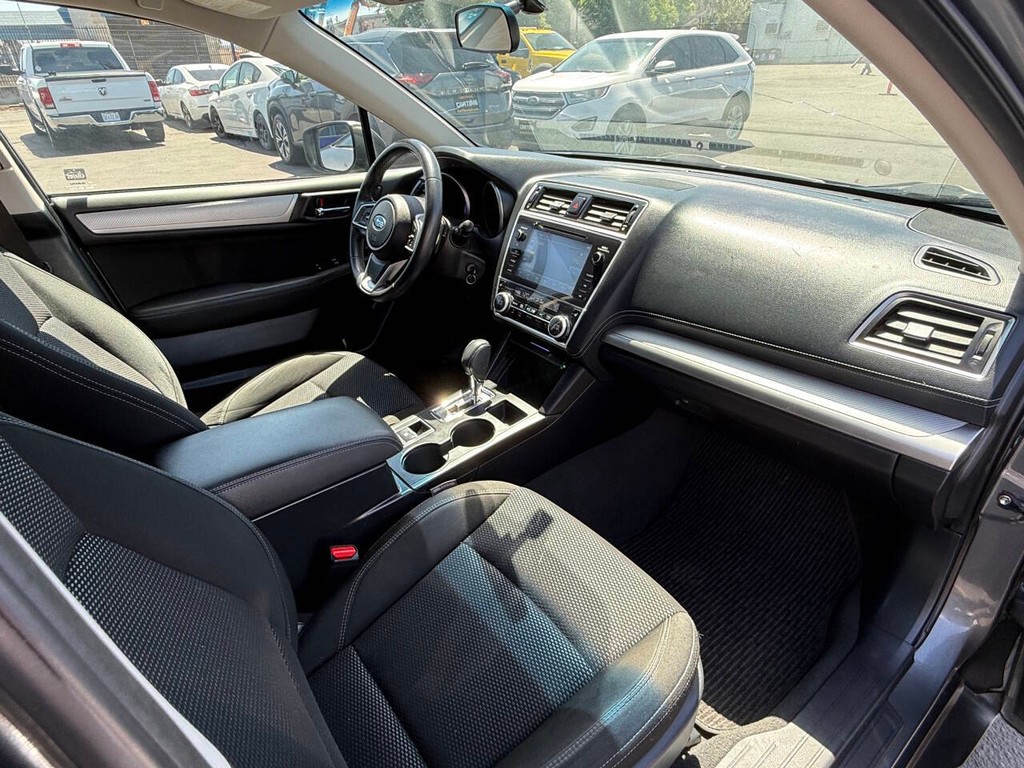 Subaru Outback Vehicle Full-screen Gallery Image 11
