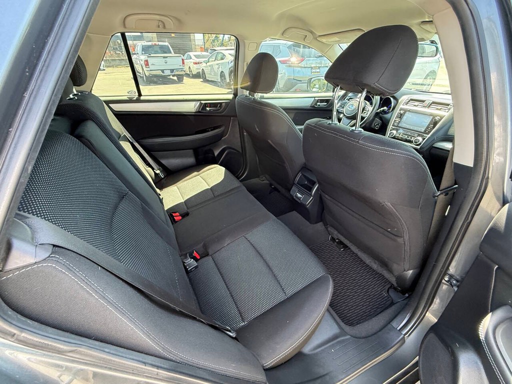 Subaru Outback Vehicle Full-screen Gallery Image 12