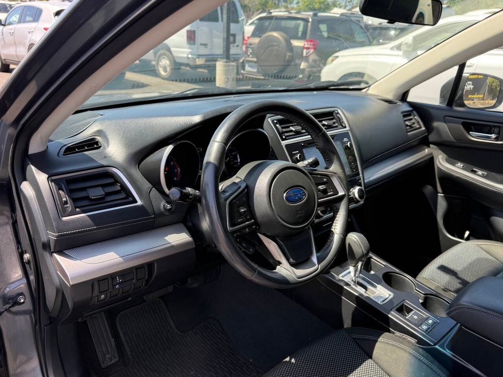 Subaru Outback Vehicle Full-screen Gallery Image 16