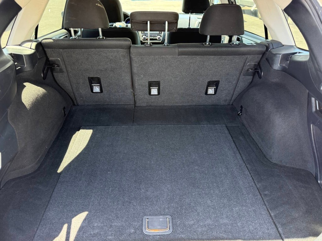 Subaru Outback Vehicle Full-screen Gallery Image 17