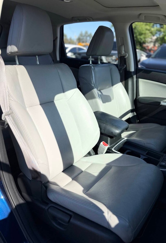 Honda CR-V Vehicle Full-screen Gallery Image 13