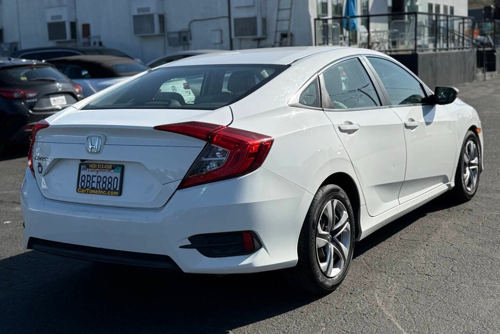 Honda Civic Sedan Vehicle Full-screen Gallery Image 06