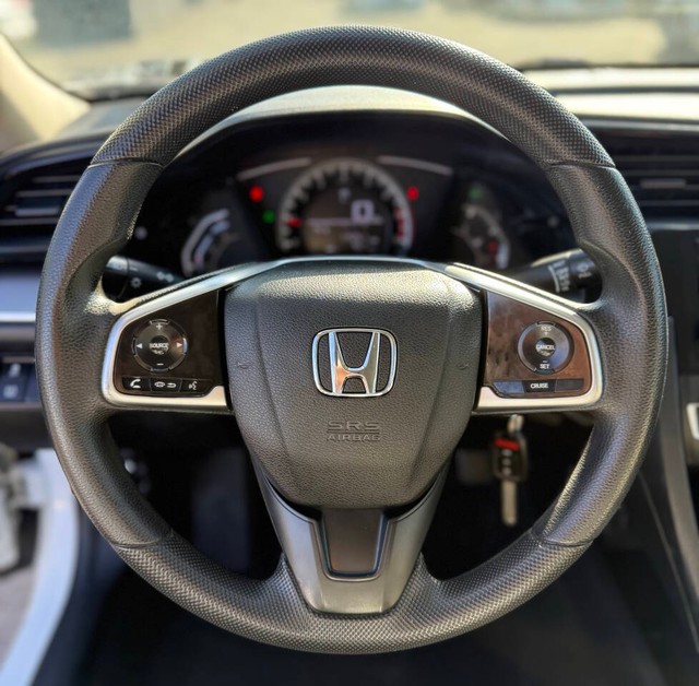 Honda Civic Sedan Vehicle Full-screen Gallery Image 10