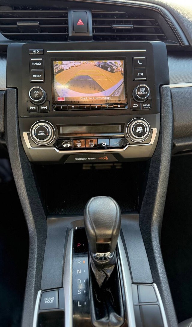 Honda Civic Sedan Vehicle Full-screen Gallery Image 11