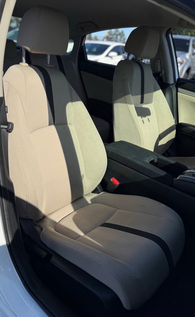 Honda Civic Sedan Vehicle Full-screen Gallery Image 13