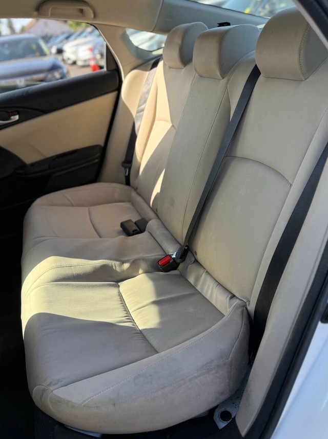 Honda Civic Sedan Vehicle Full-screen Gallery Image 15