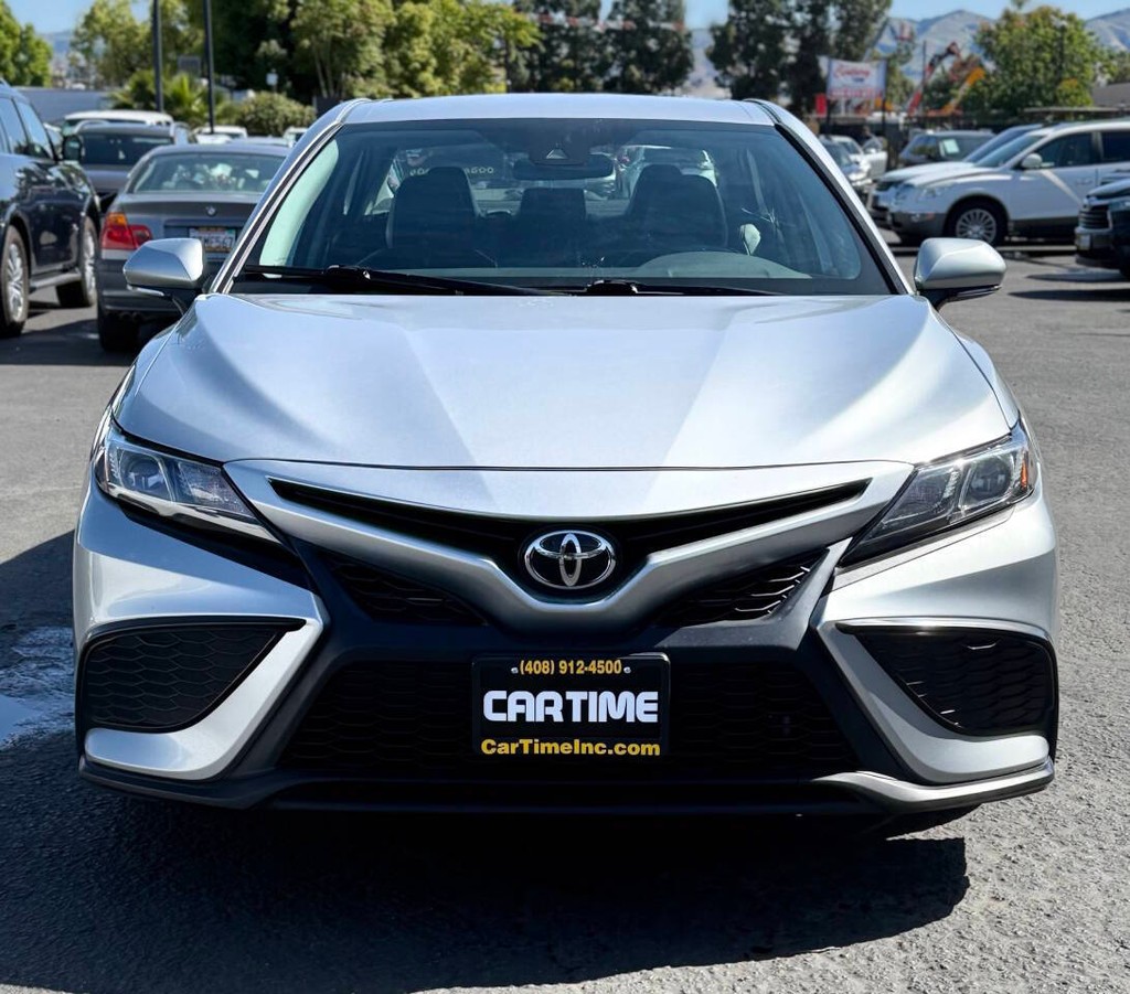 Toyota Camry Vehicle Full-screen Gallery Image 02