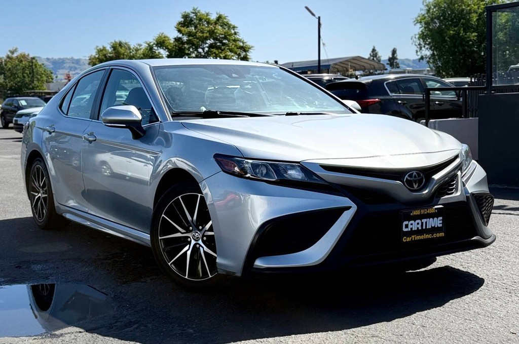 Toyota Camry Vehicle Full-screen Gallery Image 03