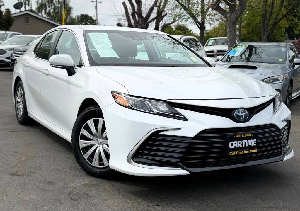Toyota Camry Vehicle Full-screen Gallery Image 03