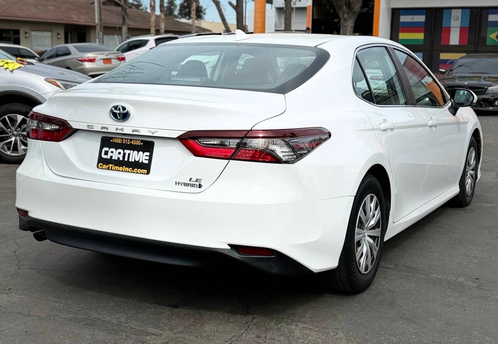 Toyota Camry Vehicle Full-screen Gallery Image 05