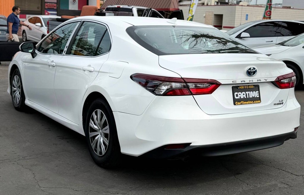 Toyota Camry Vehicle Full-screen Gallery Image 07
