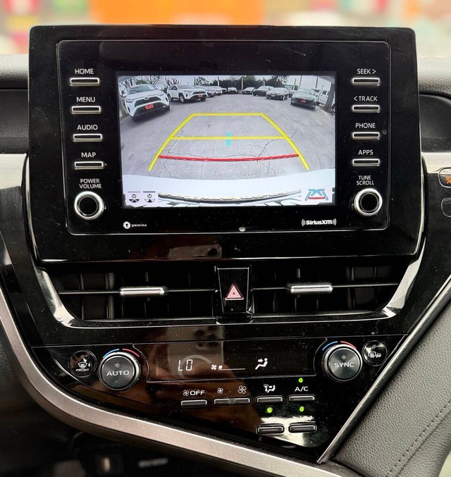 Toyota Camry Vehicle Full-screen Gallery Image 10