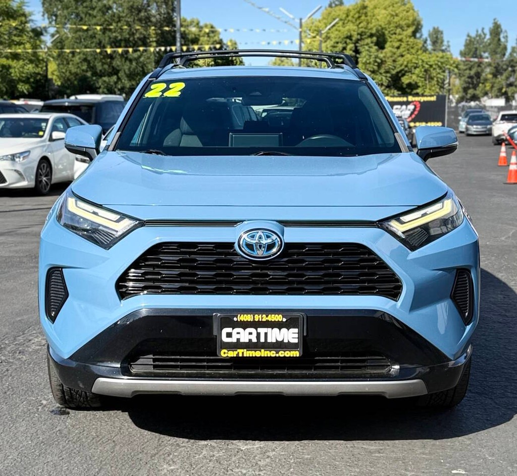 Toyota RAV4 Vehicle Full-screen Gallery Image 02