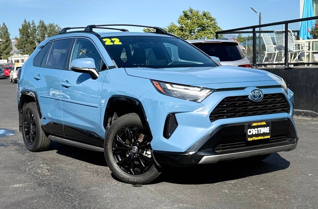 Toyota RAV4 Vehicle Full-screen Gallery Image 03