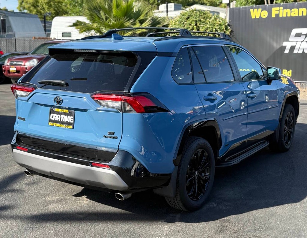 Toyota RAV4 Vehicle Full-screen Gallery Image 07