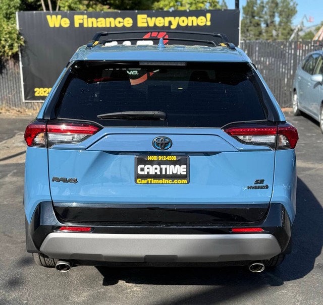 Toyota RAV4 Vehicle Full-screen Gallery Image 08